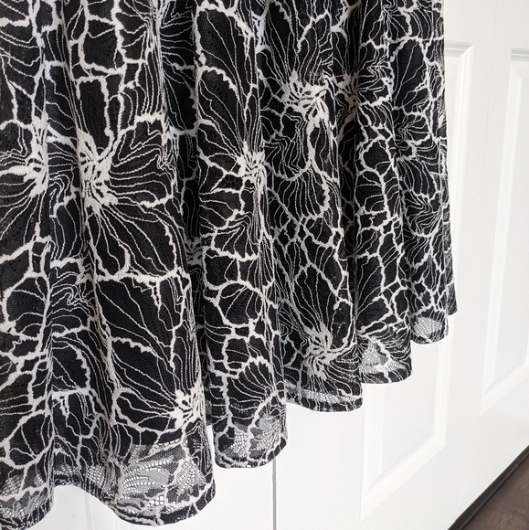 Black & White Dress - Picture 4 of 5